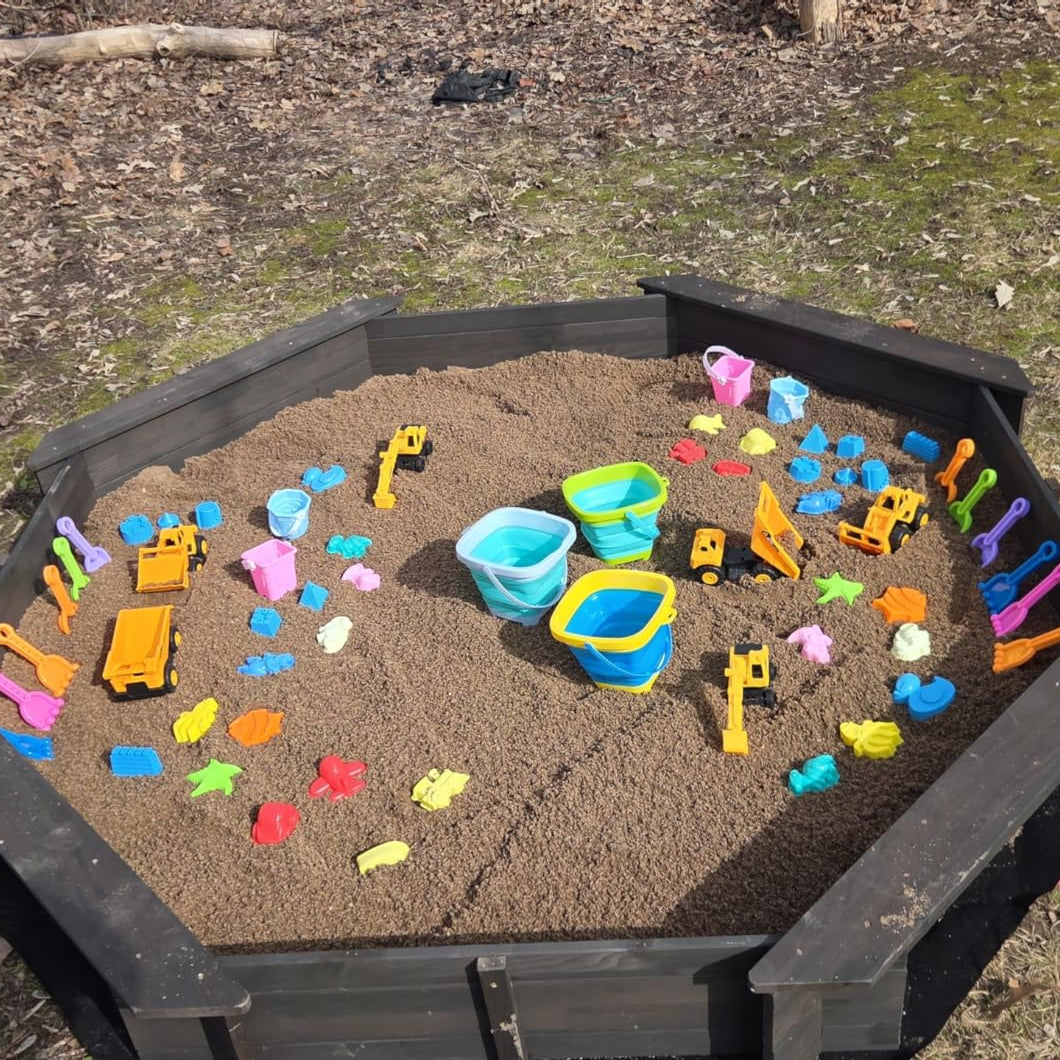 33+ PCS Beach Construction Toy Set – Trucks, Collapsible Buckets, Sand Molds & Travel Bag